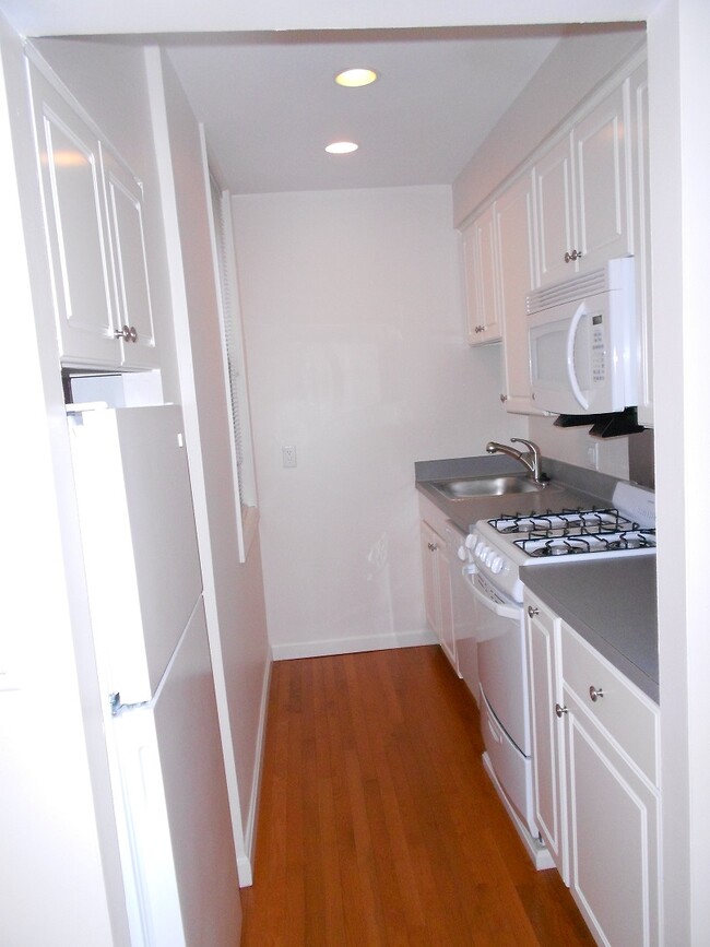 Building Photo - 28 Haviland St