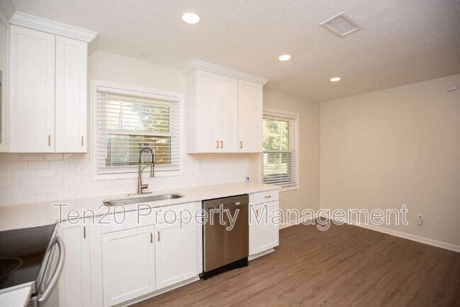 Building Photo - 8334 Canaan Dr