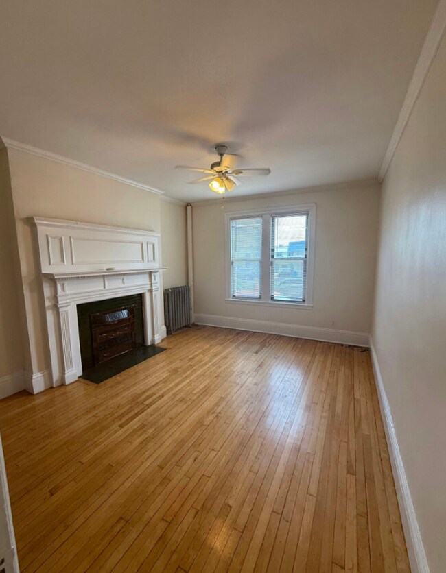 Building Photo - Great Value 1-Bed - Landlord Paying Broker...