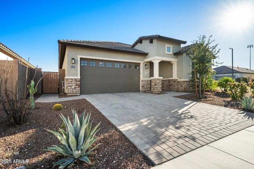 Foto principal - 18427 W Clinton St