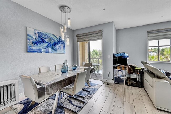 Building Photo - 150 Jacaranda Country Club Dr