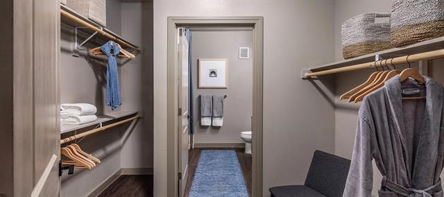 Foto del edificio - 880 Lake Carolyn Pkwy