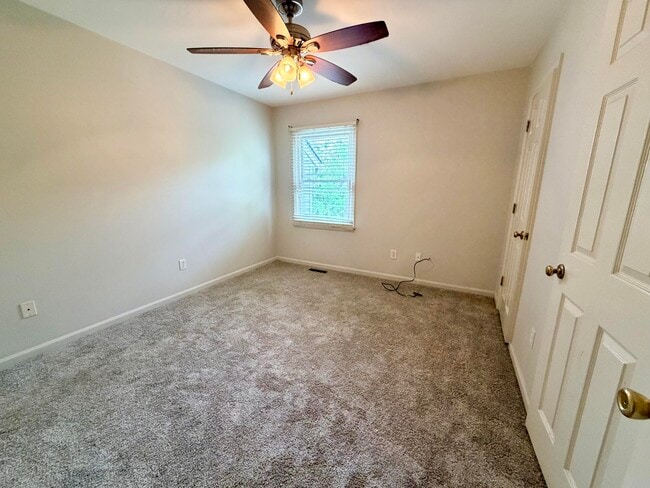 Foto del edificio - 1150 Horsemans Ln