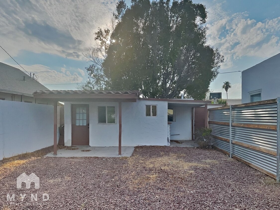 Primary Photo - 42 E 2nd Ave