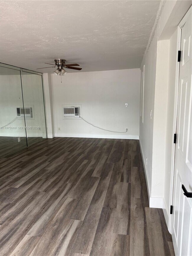 Foto del edificio - 1325 NW 124th St