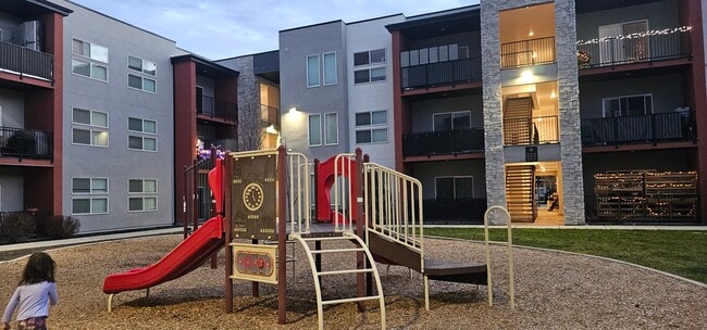 Building Photo - 875 S Depot St