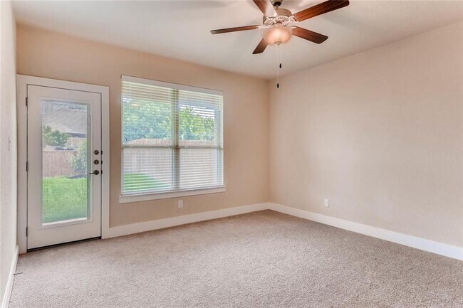 Foto del edificio - 440 High Tech Dr