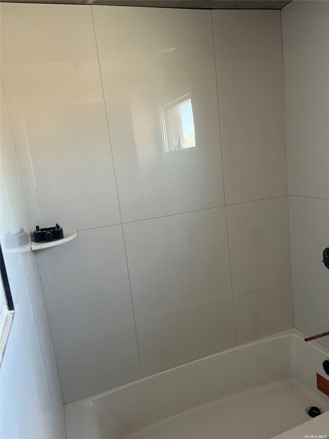 Foto del edificio - 545 E Jericho Turnpike