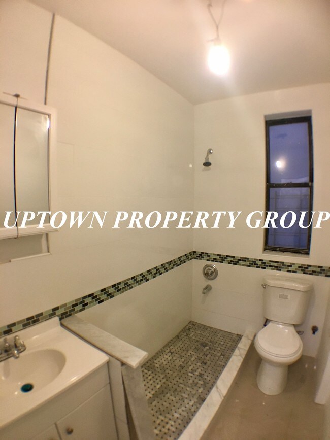 Building Photo - 560 W 170th St