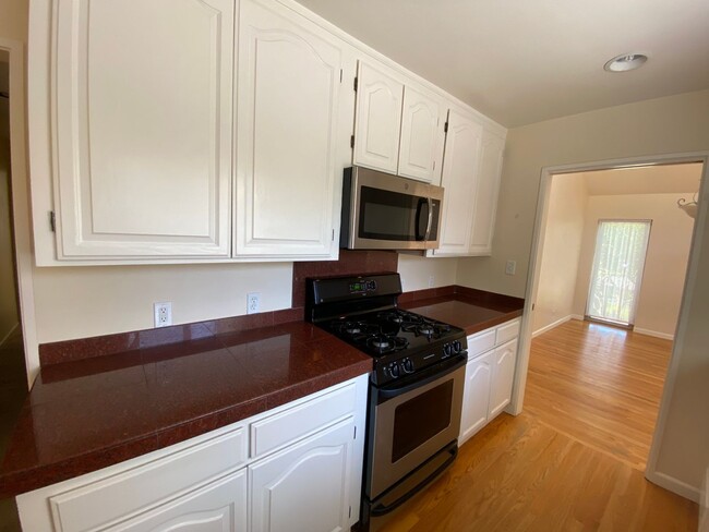Building Photo - 1100 Island Dr