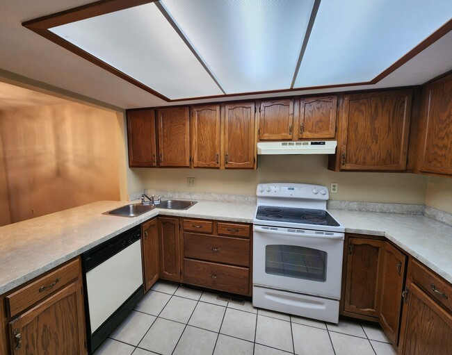 Building Photo - 3854 S Chalet Cir