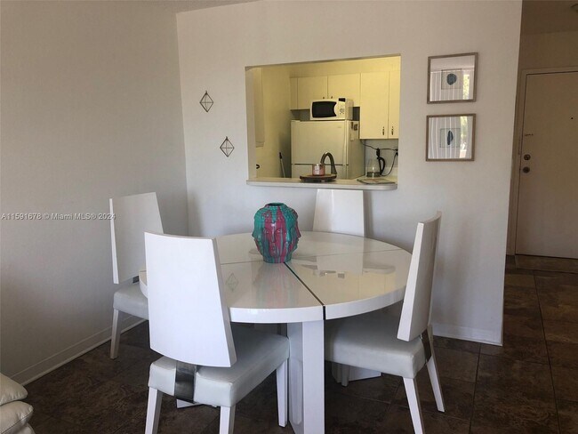 Foto del edificio - 2160 SW 16th Ave