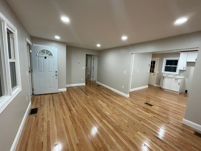 Foto del edificio - 46 Cedar Hill Rd
