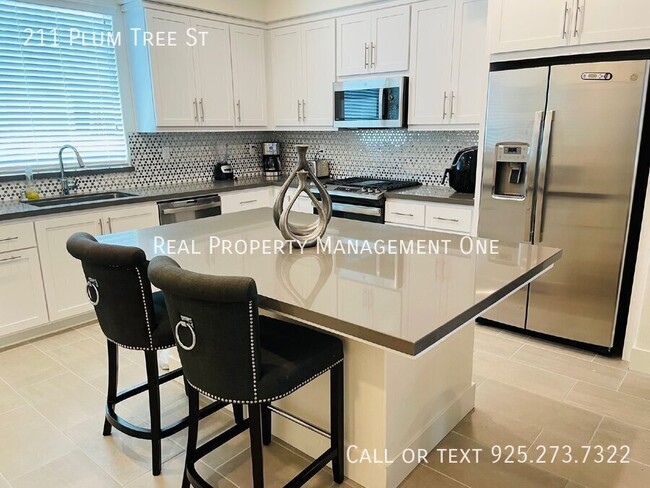 Building Photo - 211 Plum Tree St