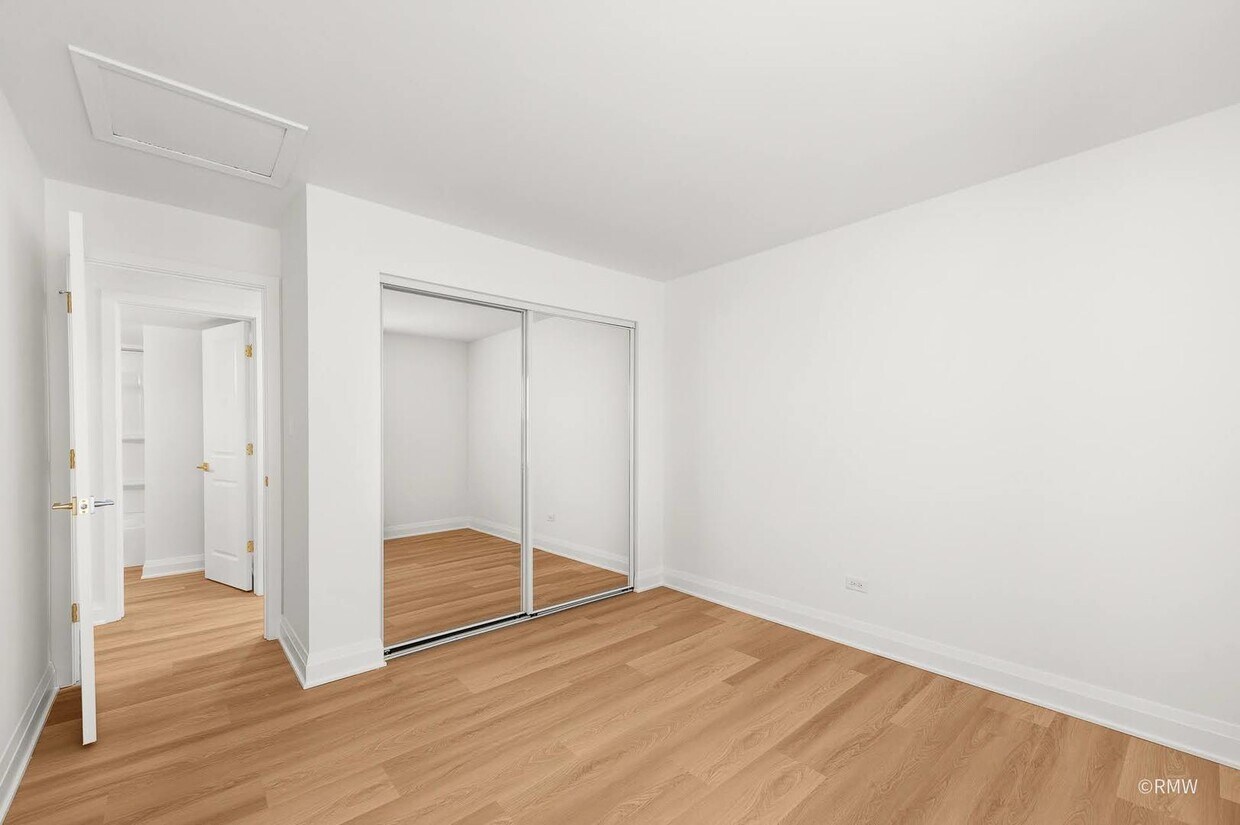 Foto del edificio - 110 N Willow Rd