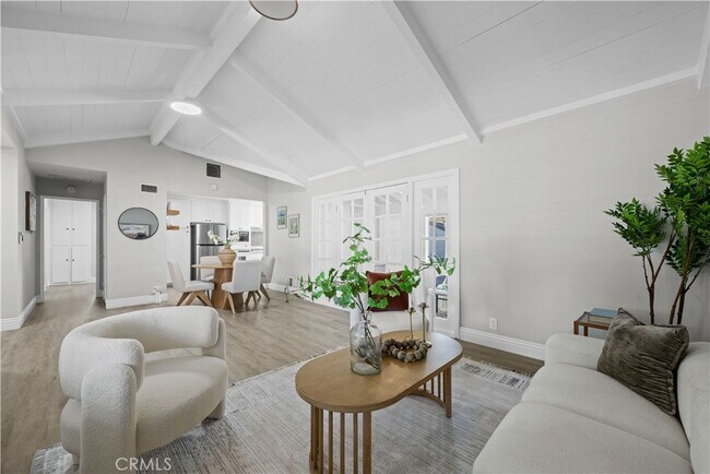 Foto del edificio - 16521 Plummer St