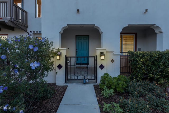 Building Photo - 354 Solares St