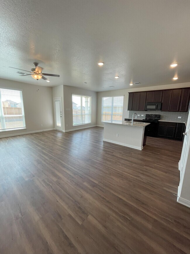 Building Photo - 1402 W Avenue H