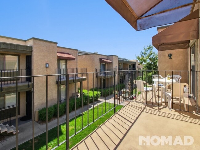 Building Photo - 2 Bedroom Condo in Phoenix