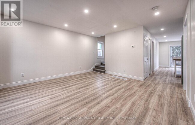 Building Photo - 30 Young St W