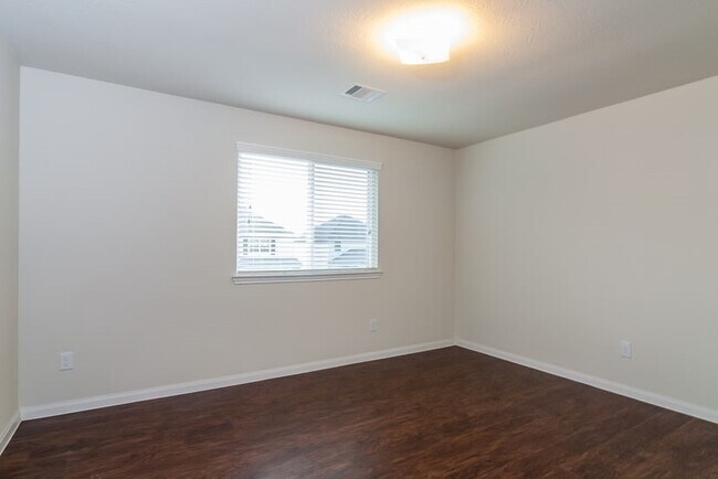 Building Photo - 6111 El Oro Dr