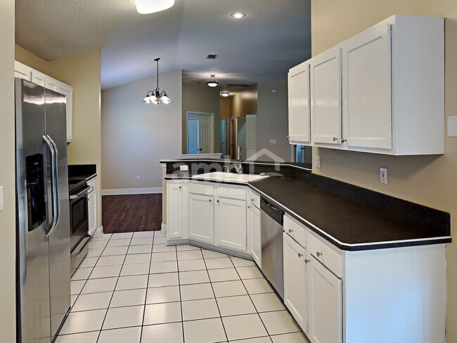 Building Photo - 805 Putters Green Way N