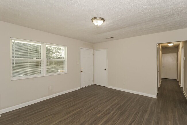 Foto del edificio - 599 Plainville Dr SW