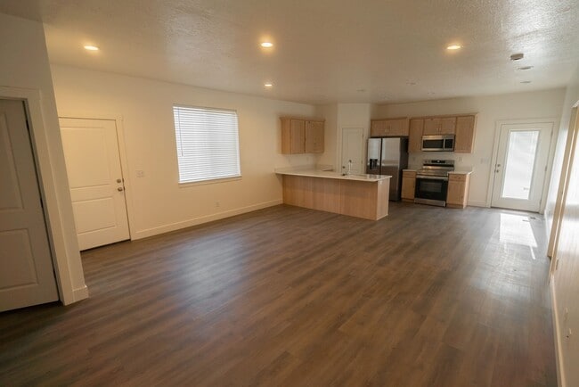 Foto del edificio - Luxury 5 Bedroom 3 Bath with Upscale Amenities for Rent Tremonton, Utah