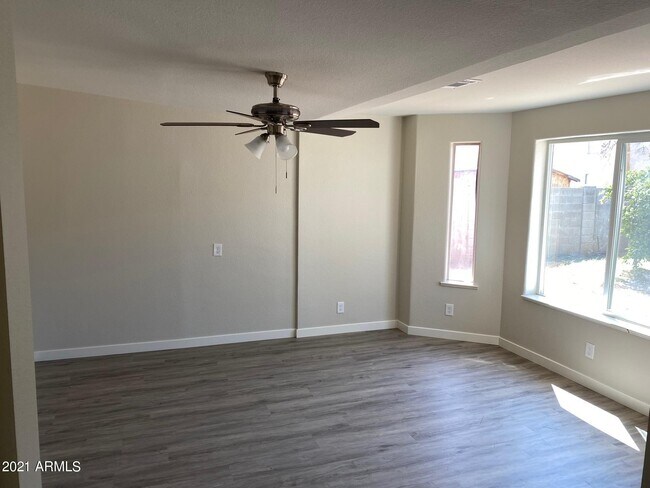 Building Photo - 730 S Grand