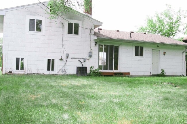 Building Photo - 633 Onandaga Ave