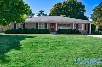 Building Photo - 1302 Cleermont Dr SE