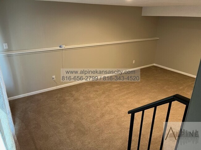 Foto del edificio - 2 Units Available Across from Congress Mid...