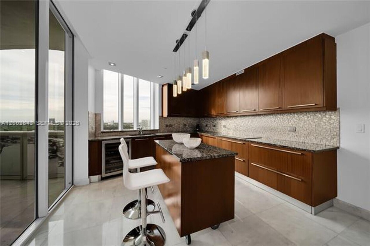 Photo - 16001 Collins Ave cu-1406