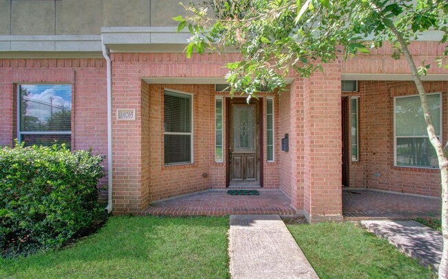 Building Photo - 10205 Brooktree Dr