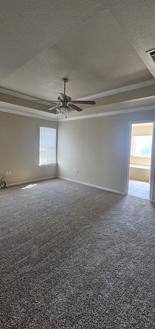 Building Photo - 2415 Merle Dr