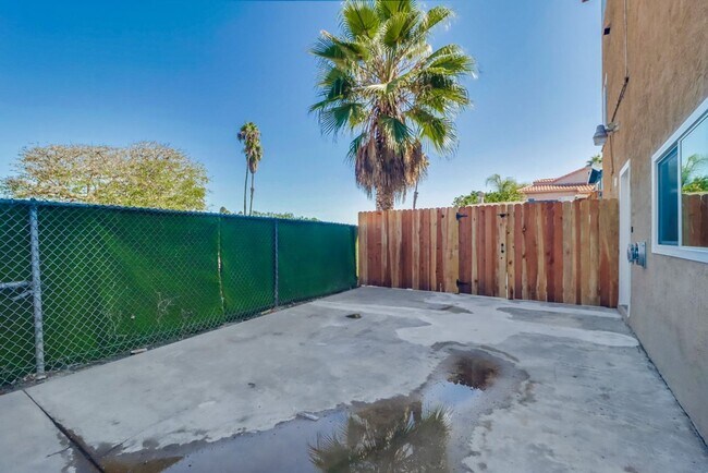 Foto del edificio - 4774-80 W Point Loma Blvd