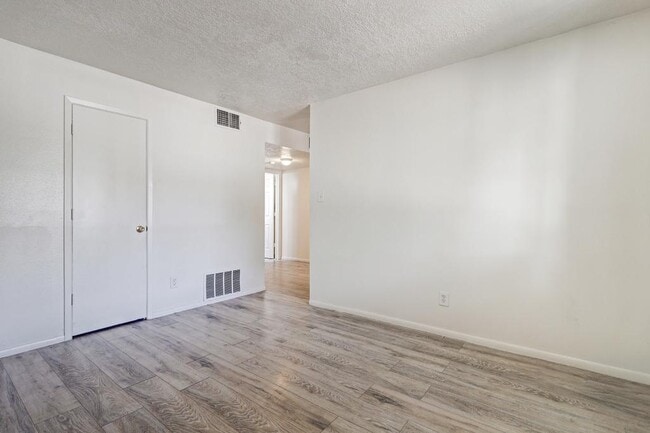 Foto del edificio - 13515 Copper Ave NE