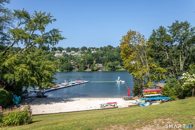 Building Photo - 19 Candlewood Springs Road