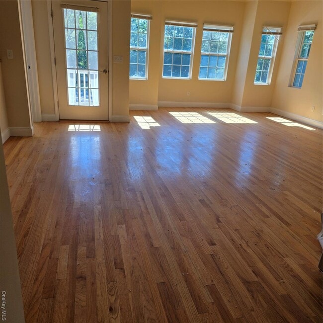 Building Photo - 3025 Sunrise Hwy