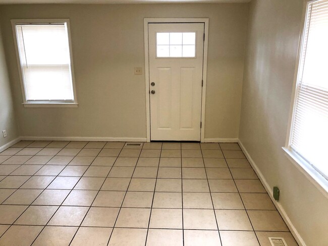 Building Photo - 775-775 Kickapoo St