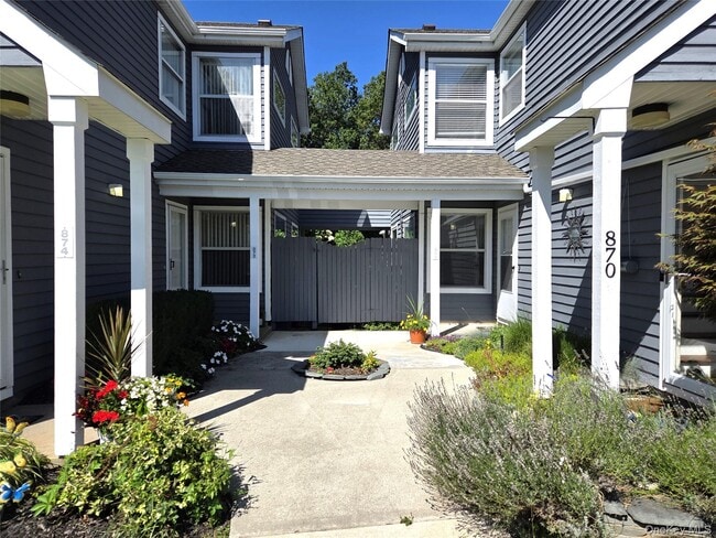 Building Photo - 868 Birchwood Park Dr