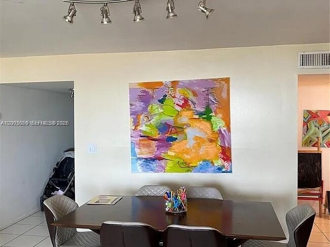 Foto del edificio - 9341 Collins Ave