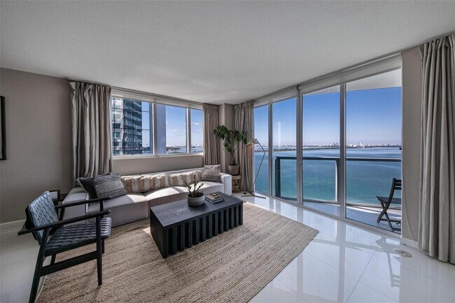 Foto del edificio - 665 NE 25th St