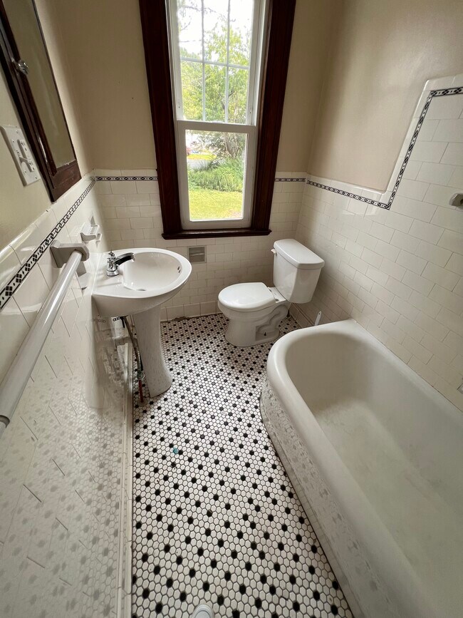 Foto del edificio - 423 Middletown Ave