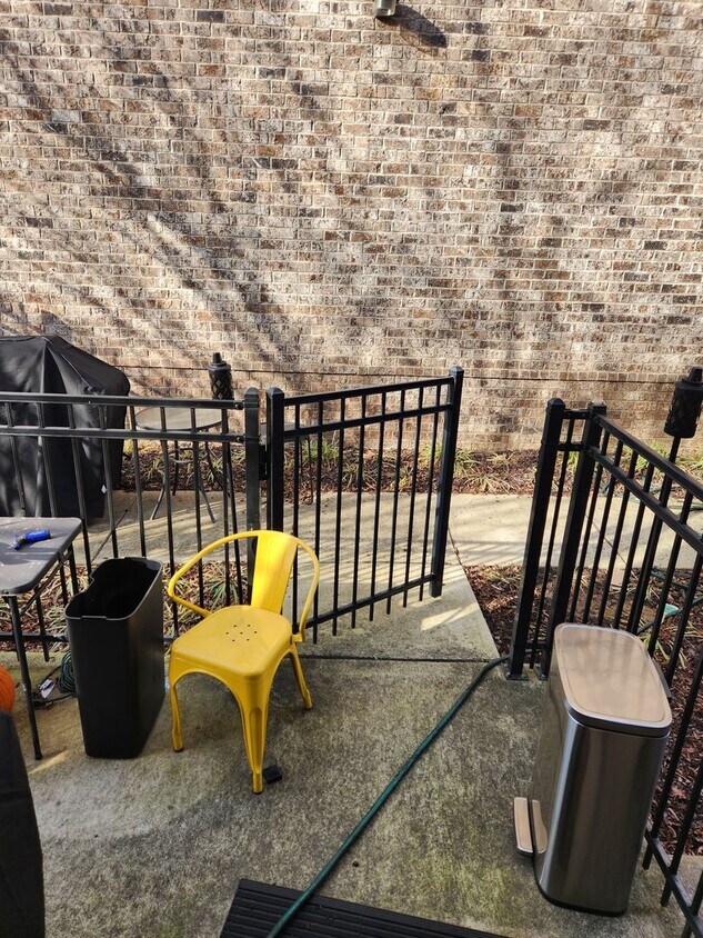 Foto principal - 3 bed 3 bath Condo Great Downtown Location