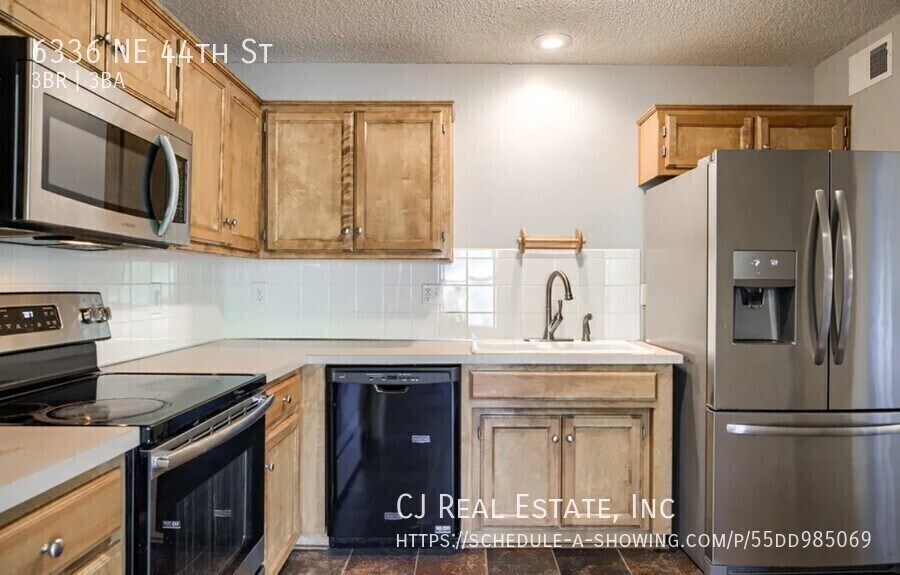 Building Photo - 6336 NE 44th St
