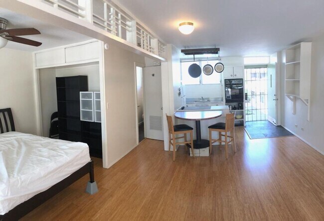 Foto del edificio - Fully Furnished spacious Studio, 1 Bath, 1...