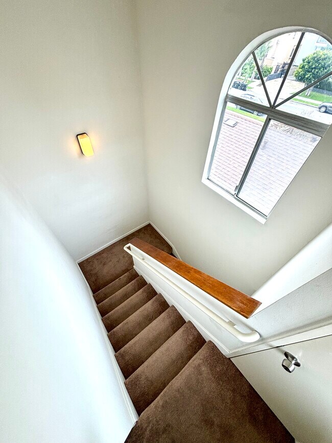 Foto del edificio - 1824 S Barrington Ave