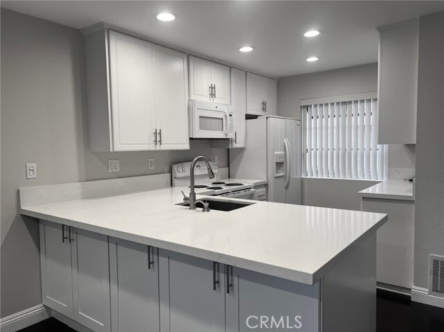 Building Photo - 200 Pineview