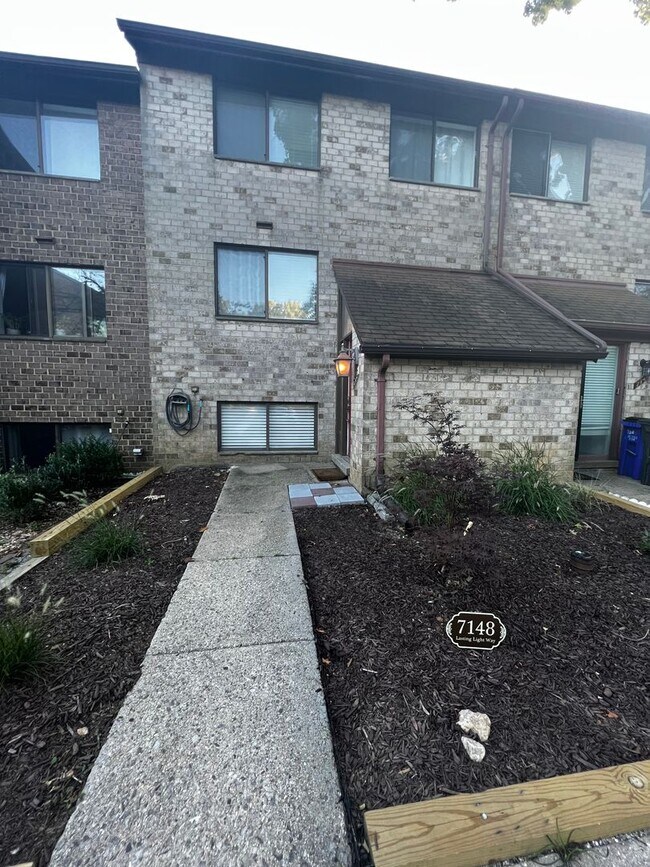 Foto del edificio - Amazing 4 BR/3.5 BA Townhome in Columbia!